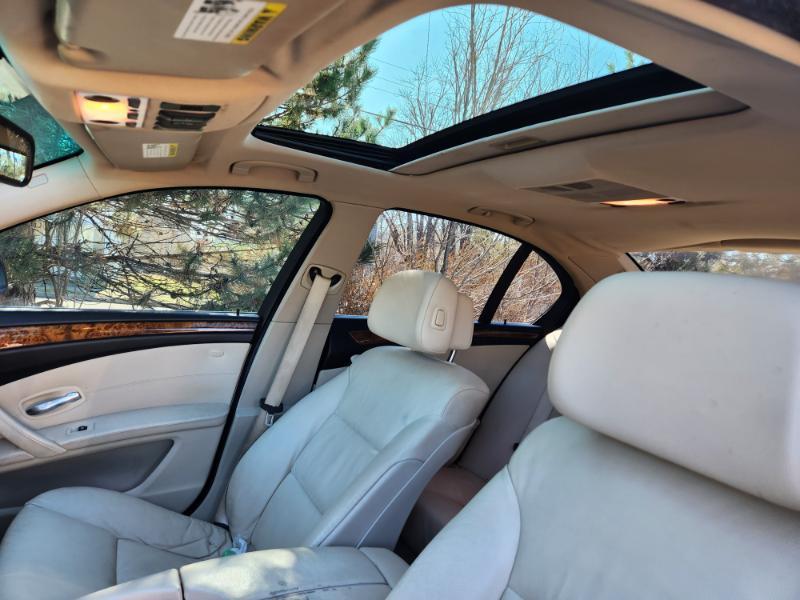 BMW 5-Series 528xi 2008