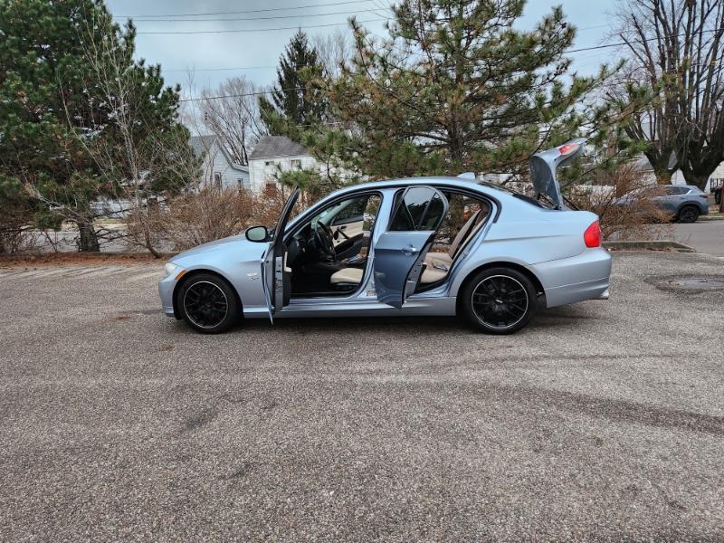 BMW 3-Series 328i xDrive 2011