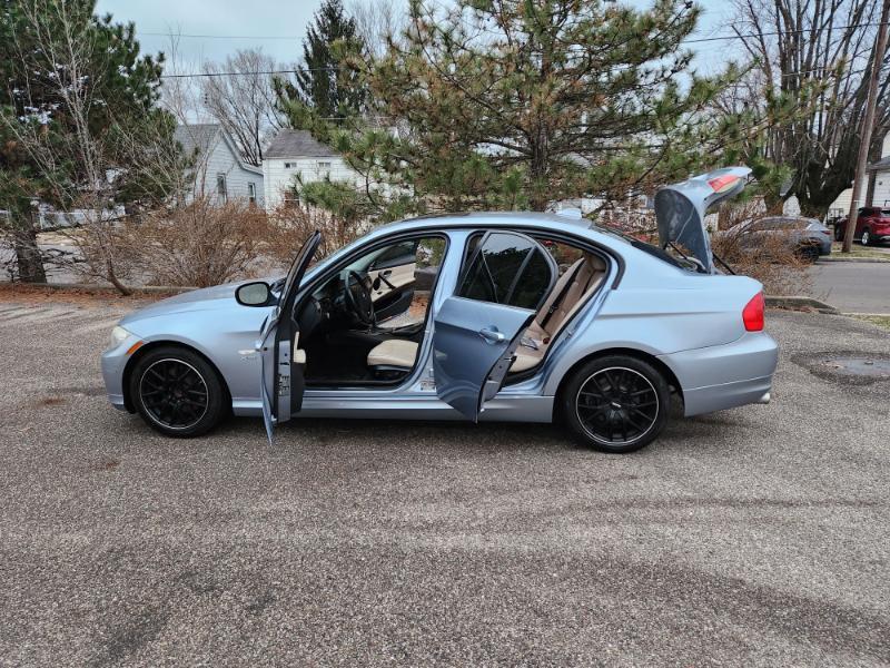 BMW 3-Series 328i xDrive 2011