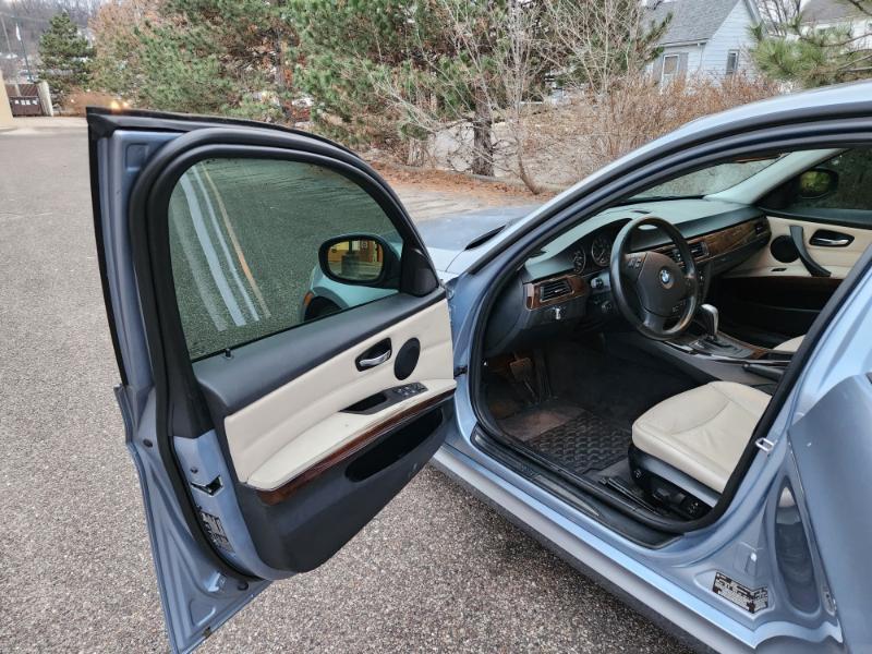 BMW 3-Series 328i xDrive 2011