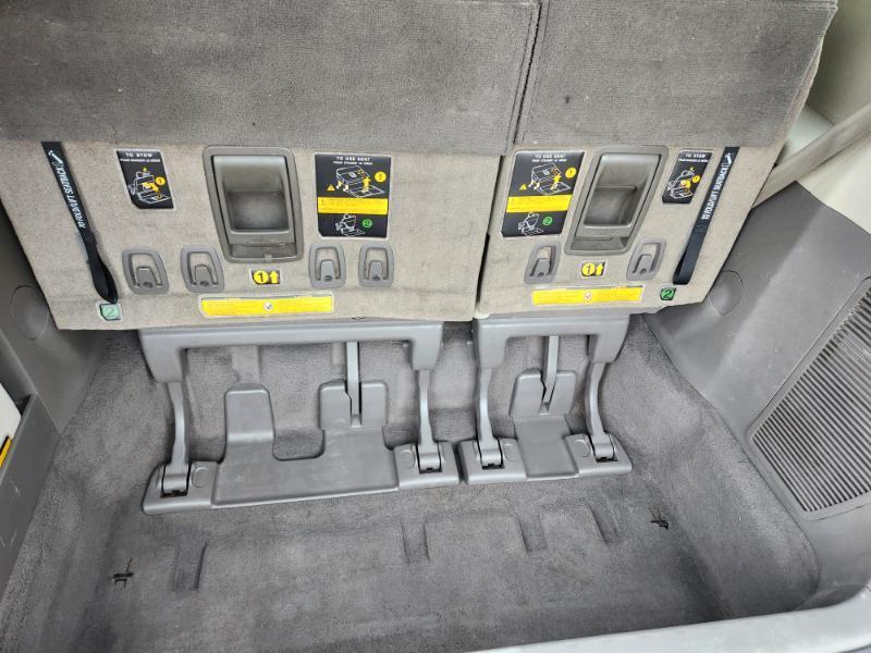 Toyota Sienna LE 8-Pass V6 2011