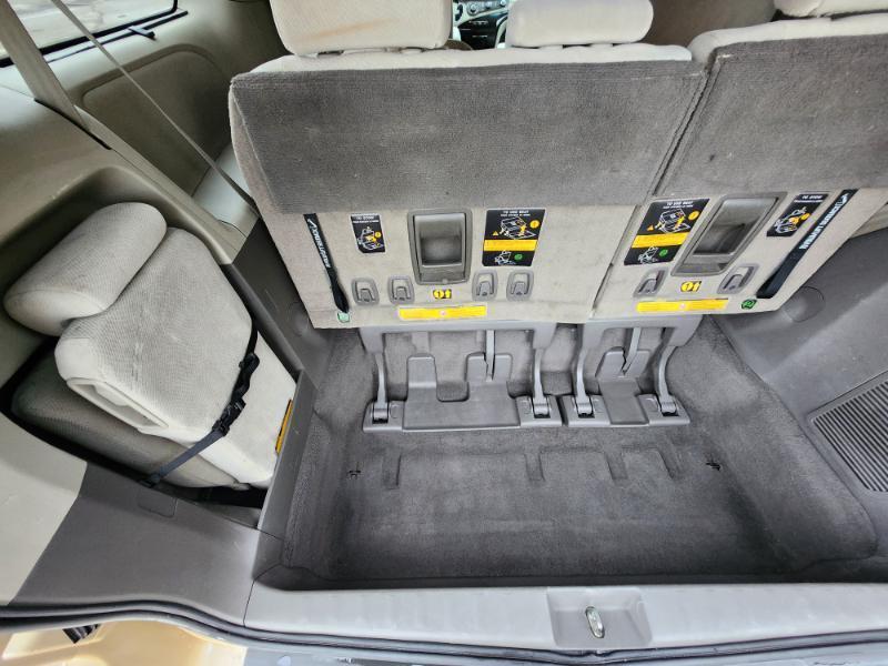 Toyota Sienna LE 8-Pass V6 2011