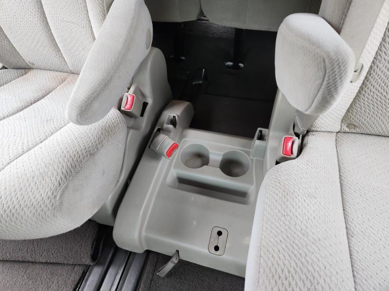 Toyota Sienna LE 8-Pass V6 2011