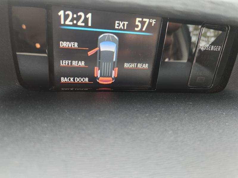 Toyota Sienna LE 8-Pass V6 2011