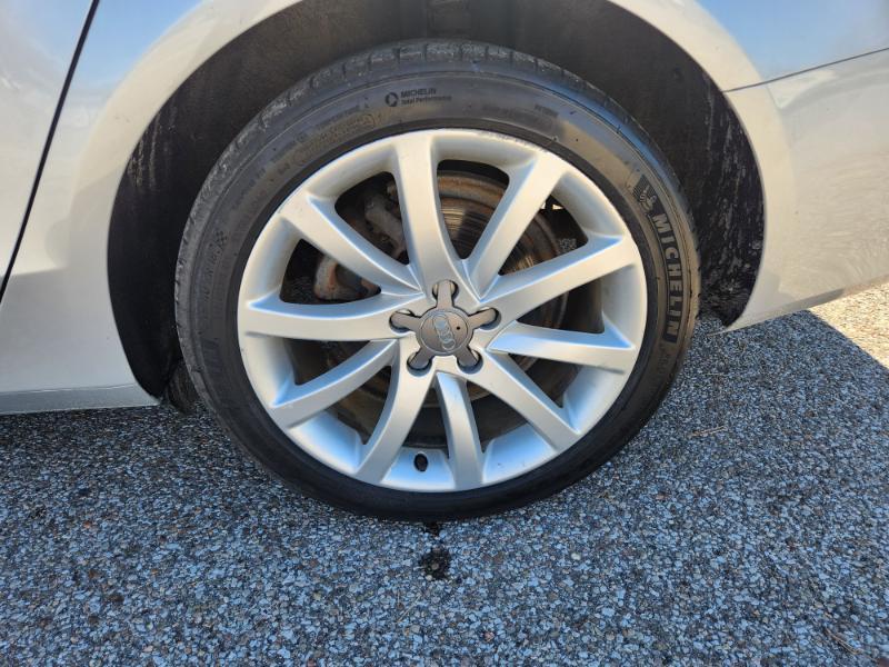 Audi A4 2.0T Sedan quattro Tiptronic 2013