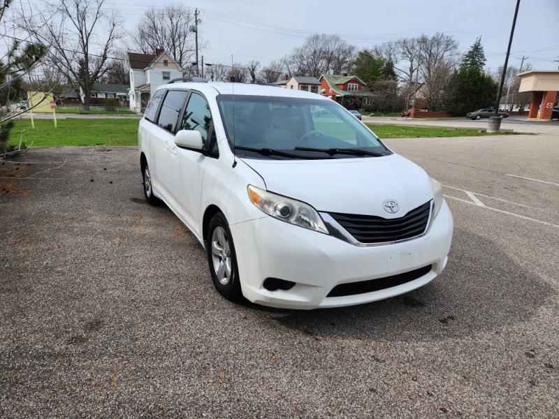 Toyota Sienna LE FWD 8-Passenger V6 2014