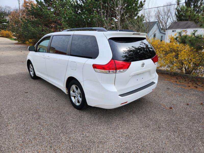Toyota Sienna LE FWD 8-Passenger V6 2014