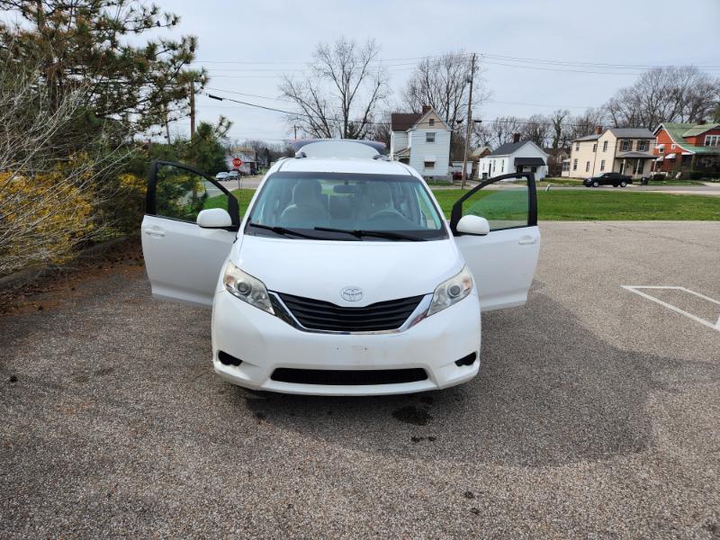 Toyota Sienna LE FWD 8-Passenger V6 2014