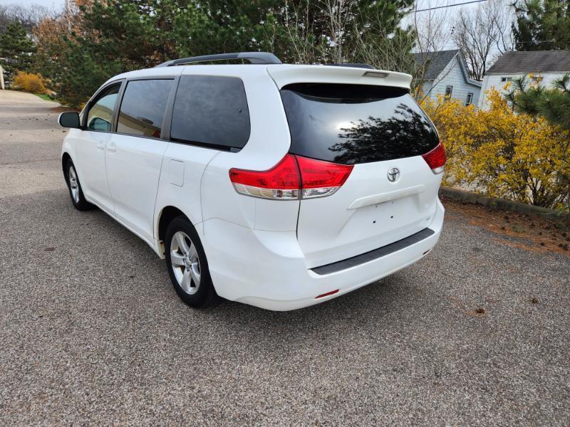 Toyota Sienna LE FWD 8-Passenger V6 2014
