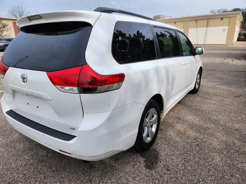 Toyota Sienna LE FWD 8-Passenger V6 2014