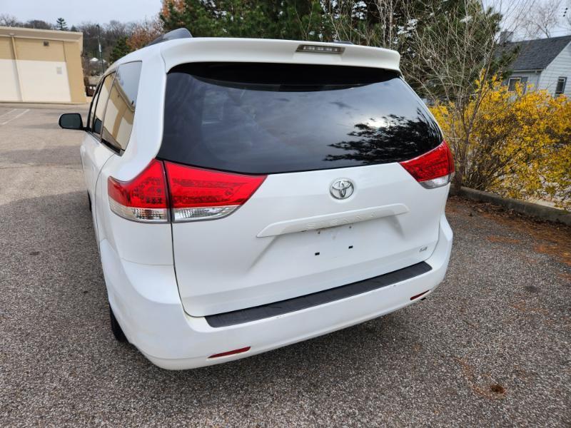 Toyota Sienna LE FWD 8-Passenger V6 2014