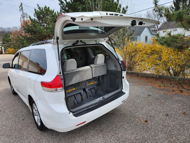 Toyota Sienna LE FWD 8-Passenger V6 2014