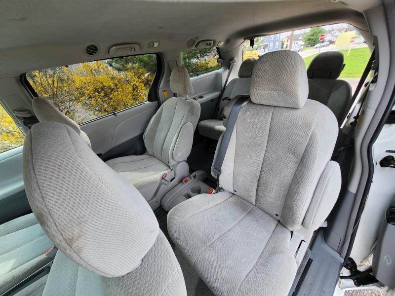 Toyota Sienna LE FWD 8-Passenger V6 2014