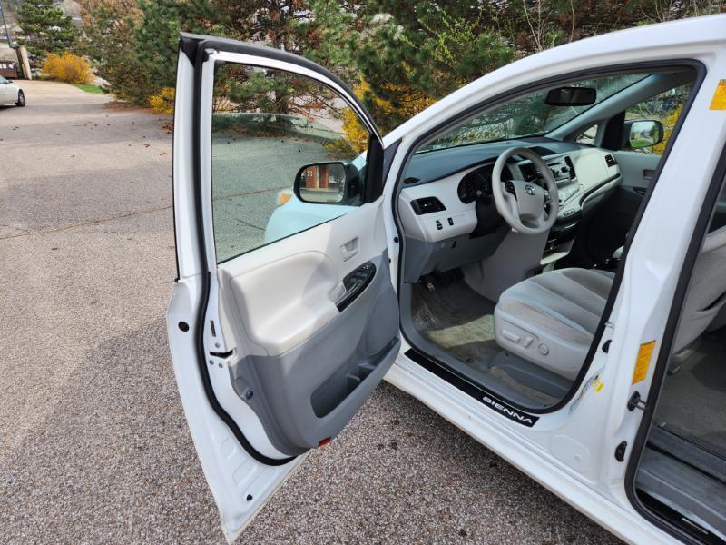 Toyota Sienna LE FWD 8-Passenger V6 2014