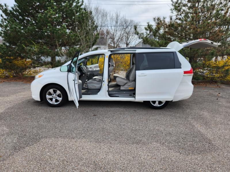 Toyota Sienna LE FWD 8-Passenger V6 2014