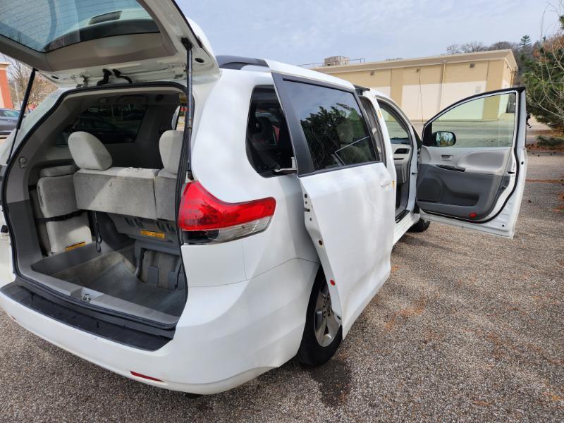 Toyota Sienna LE FWD 8-Passenger V6 2014