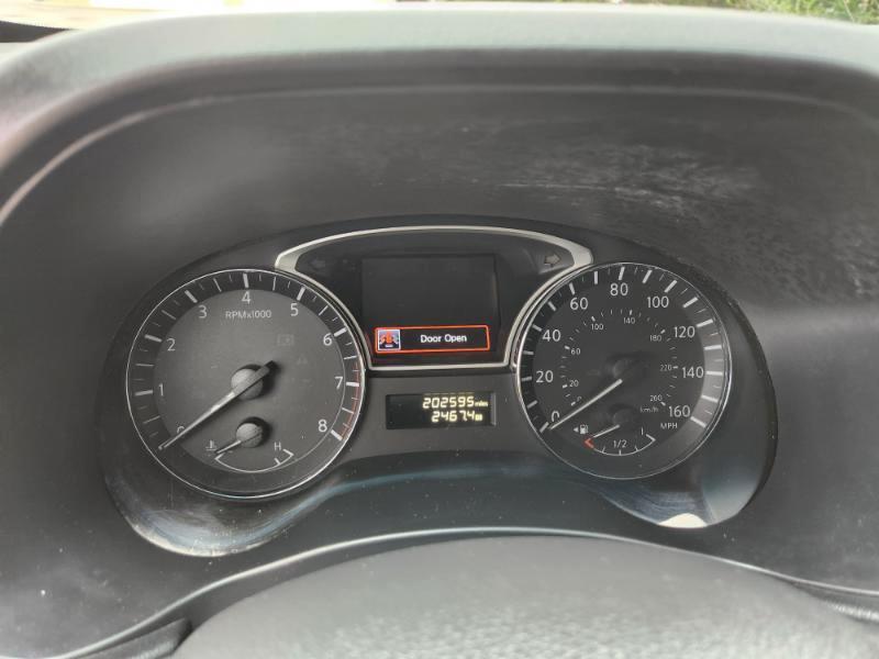 Nissan Pathfinder SV 4WD 2015