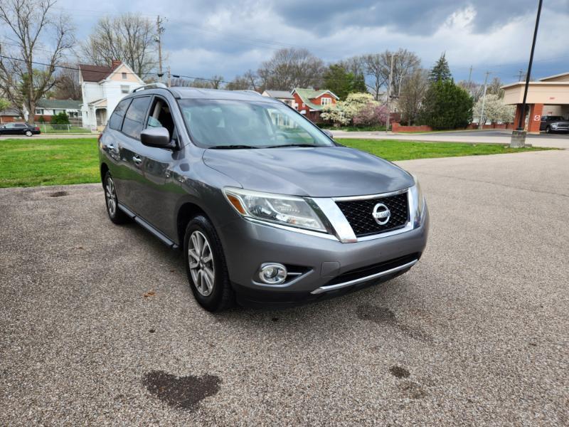 Nissan Pathfinder SV 4WD 2015