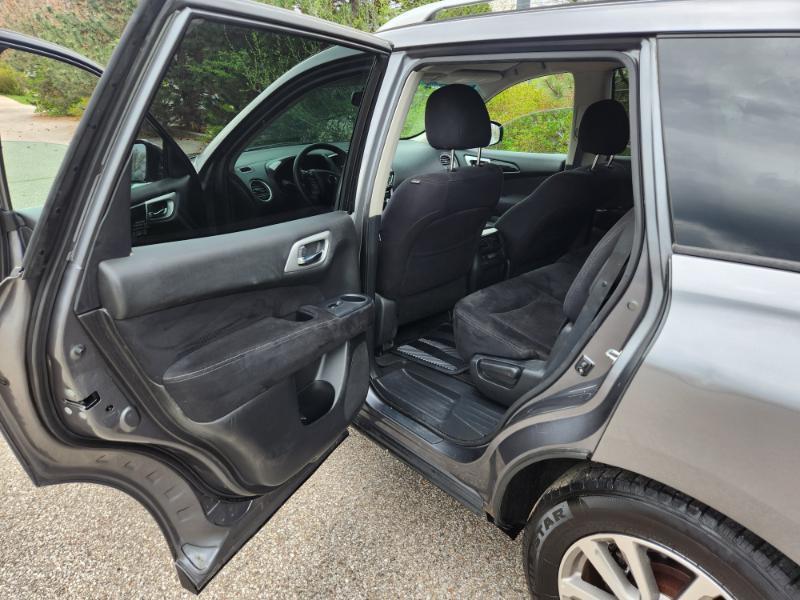 Nissan Pathfinder SV 4WD 2015