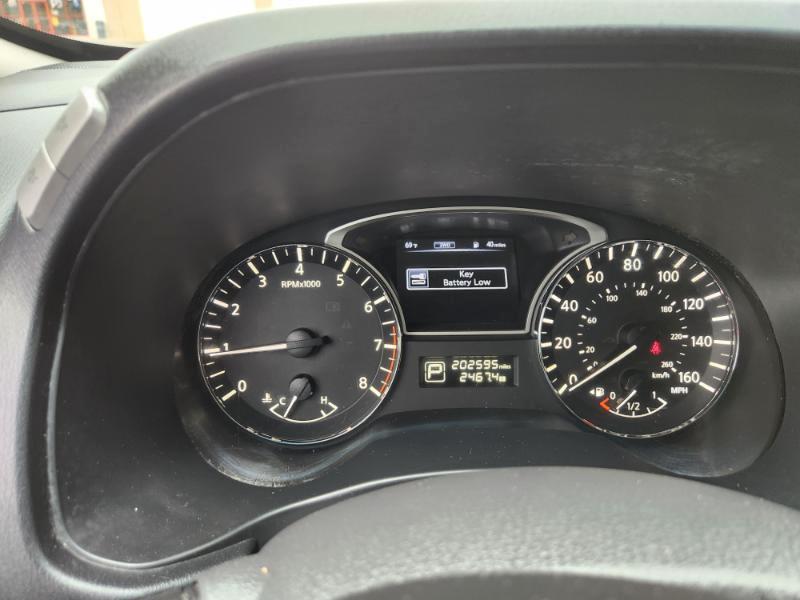 Nissan Pathfinder SV 4WD 2015