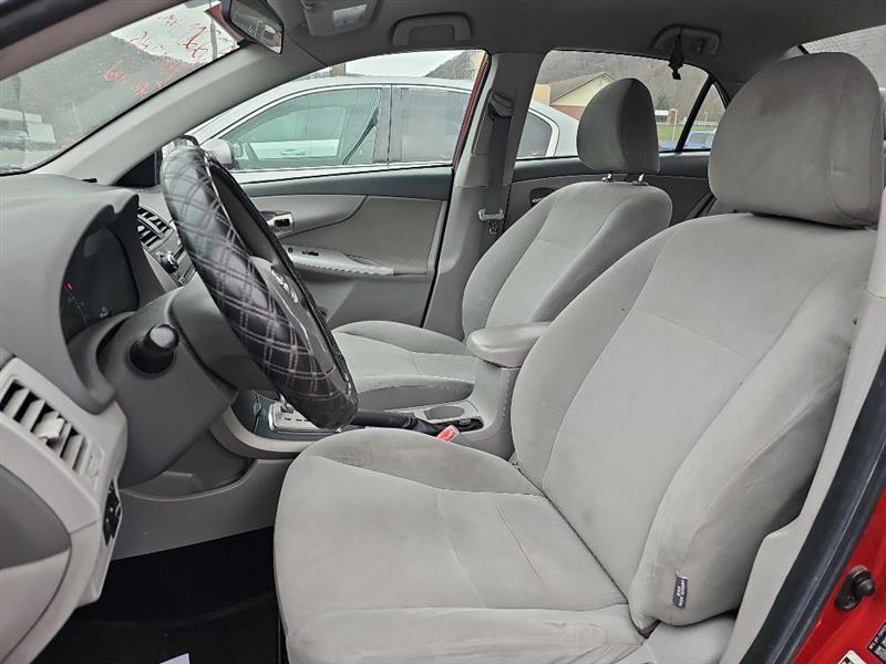 Toyota Corolla Base 5-Speed MT 2010