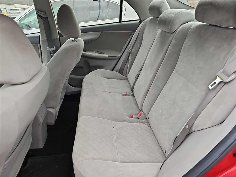 Toyota Corolla Base 5-Speed MT 2010