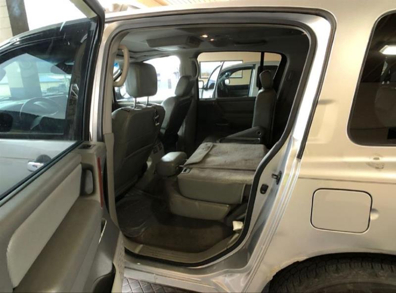 Nissan Armada SE 4WD 2004