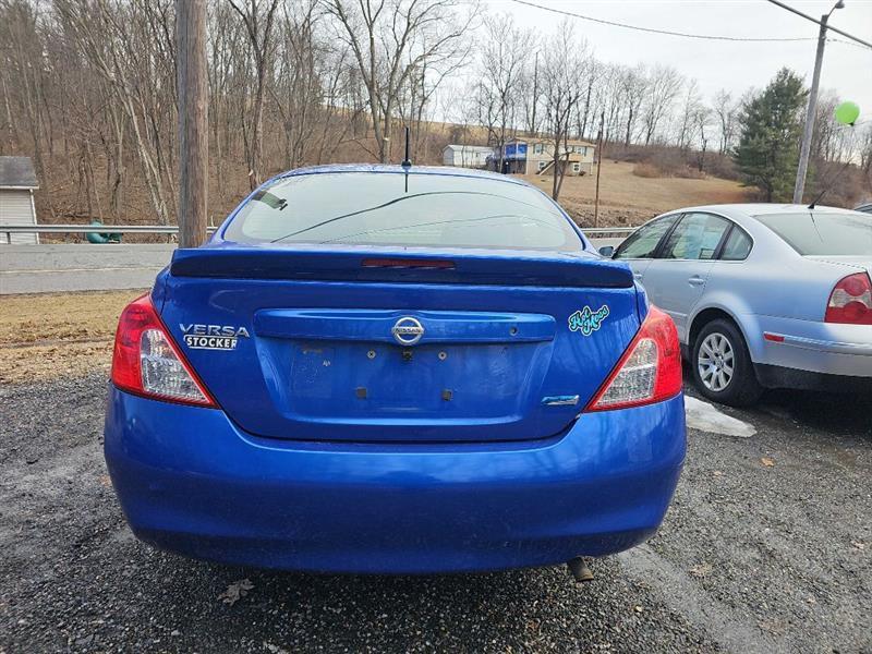 Nissan Versa 1.6 S 5M 2014