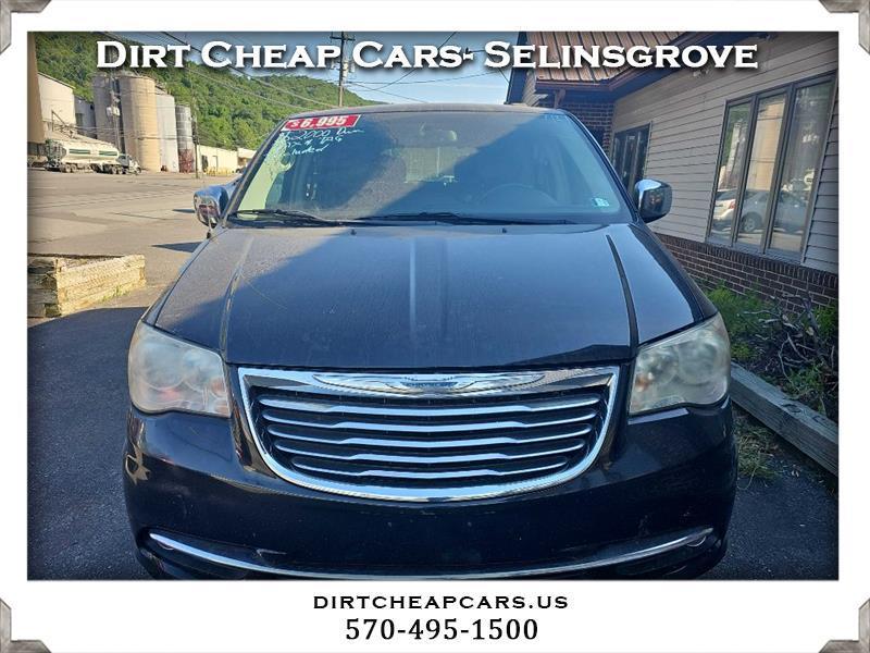 2014 Chrysler Town & Country Touring's photo