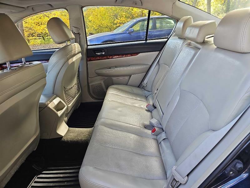 Subaru Legacy 2.5i Limited 2012