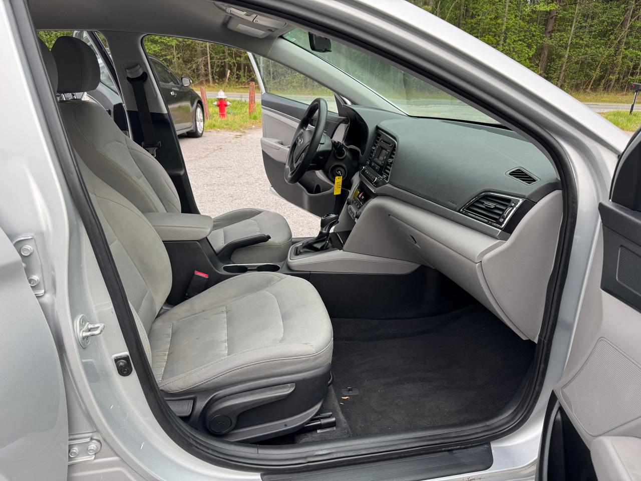 Hyundai Elantra SE 6AT 2017