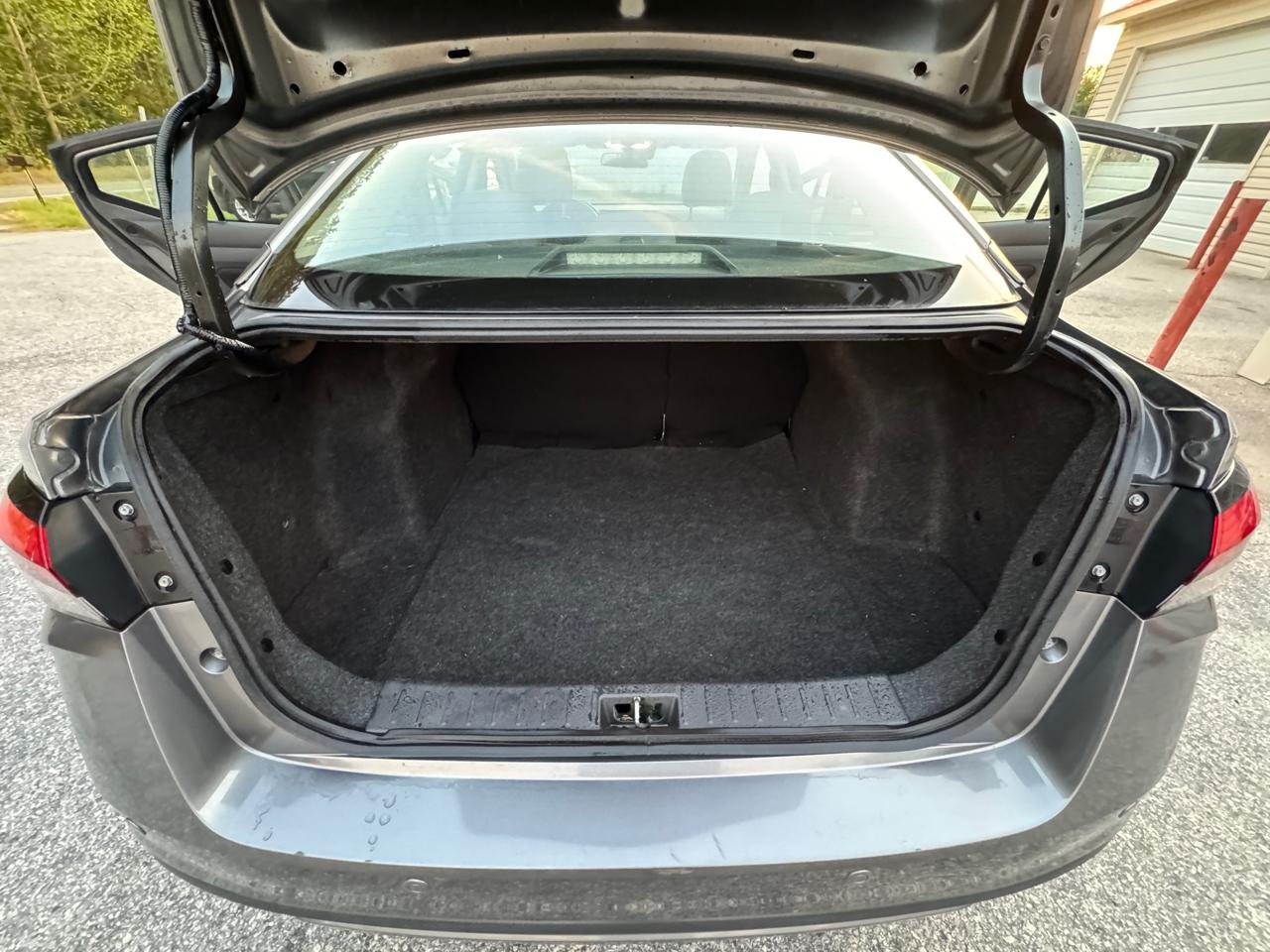 Nissan Versa SV 2021