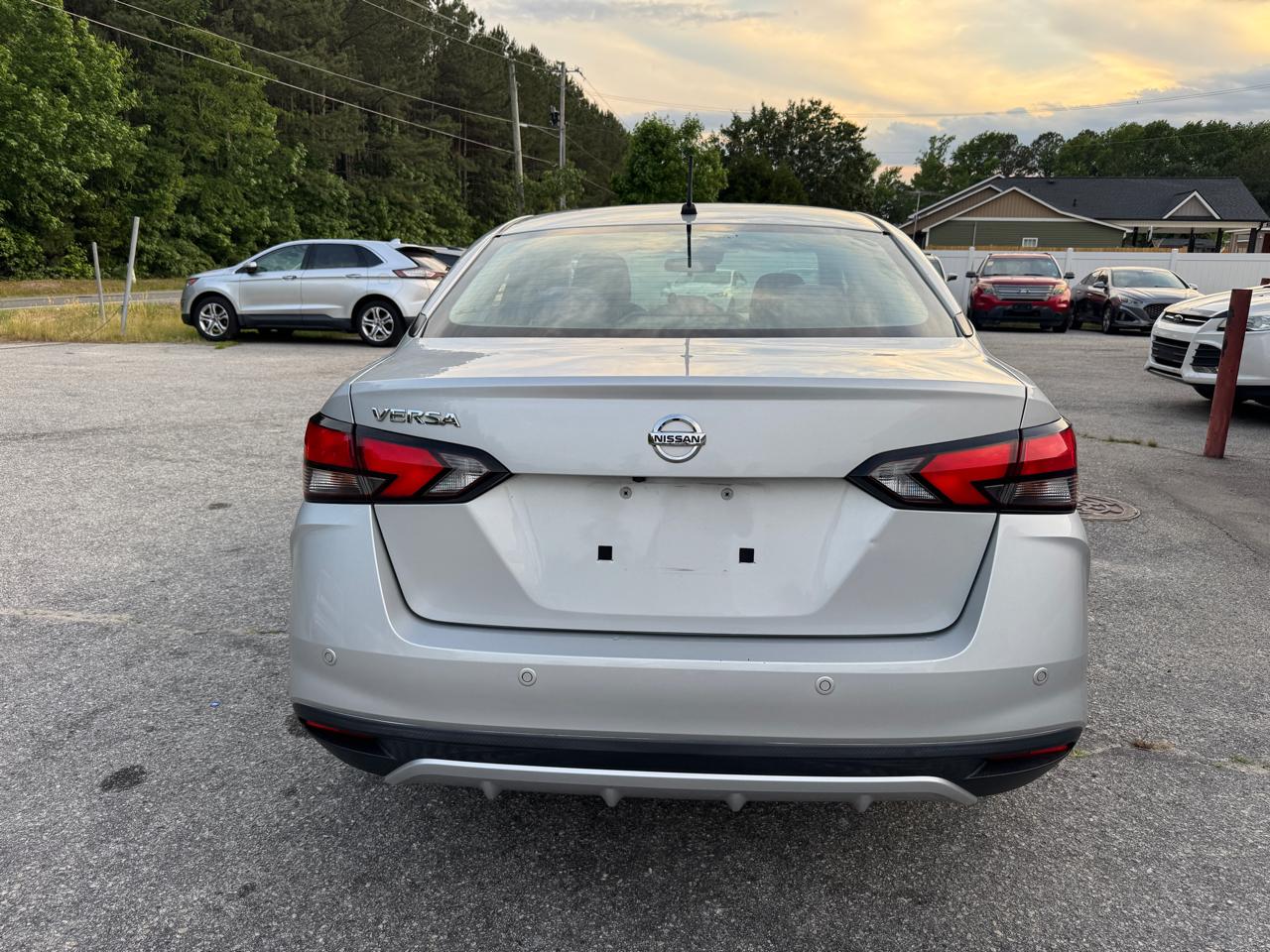 Nissan Versa S CVT 2020