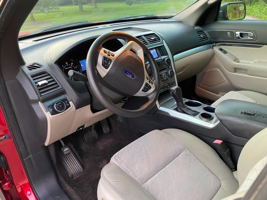 Ford Explorer Base FWD 2012