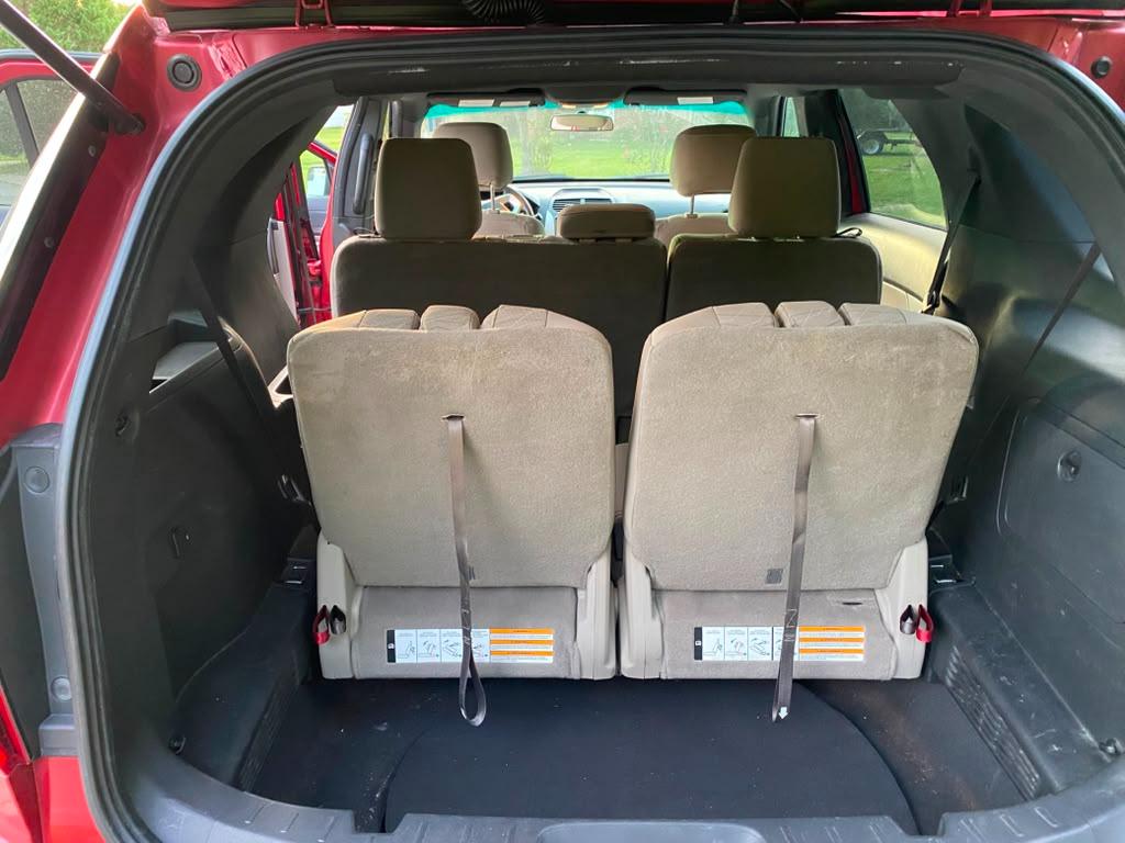Ford Explorer Base FWD 2012