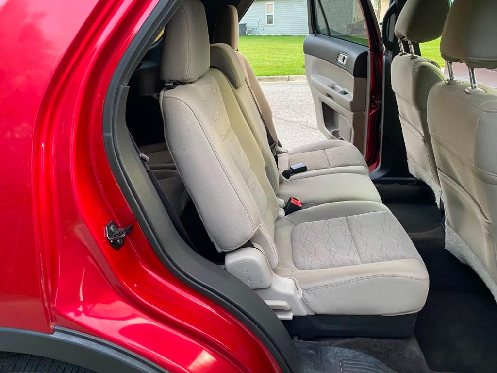 Ford Explorer Base FWD 2012