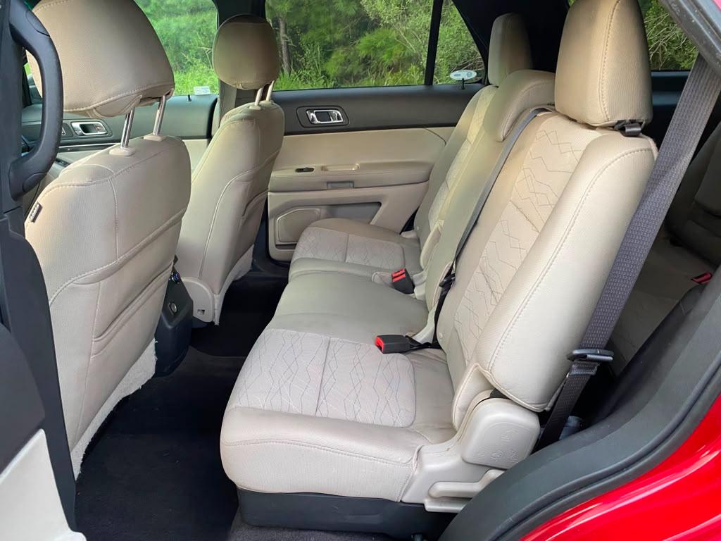 Ford Explorer Base FWD 2012