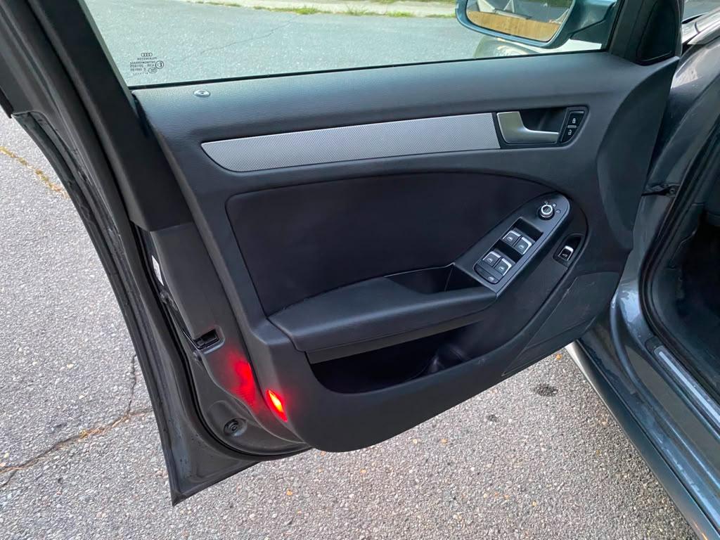 Audi A4 2.0T Sedan quattro Tiptronic 2015