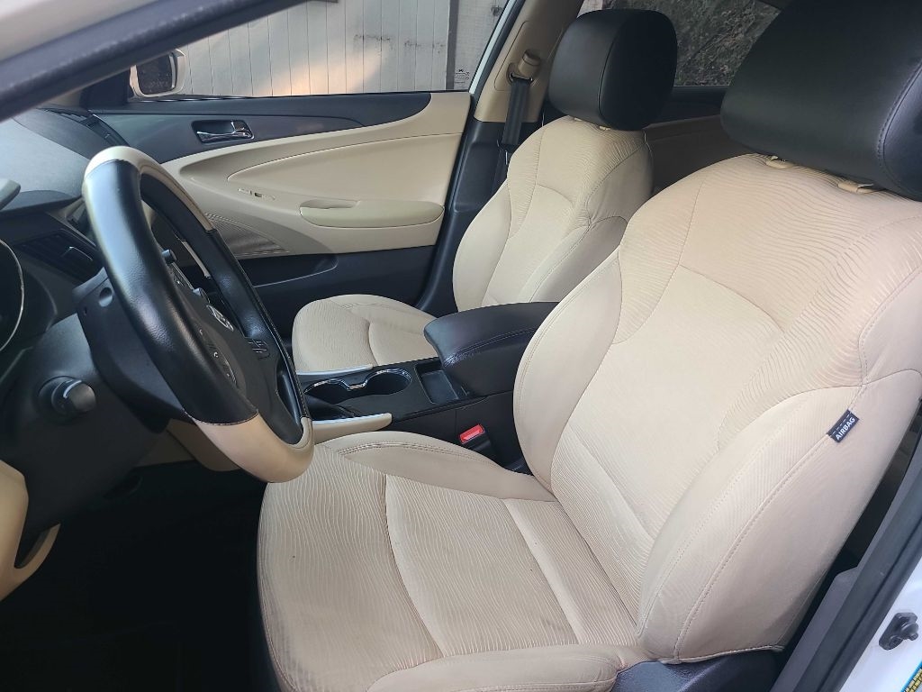 Hyundai Sonata Hybrid Sedan 2012