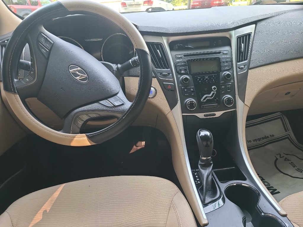 Hyundai Sonata Hybrid Sedan 2012