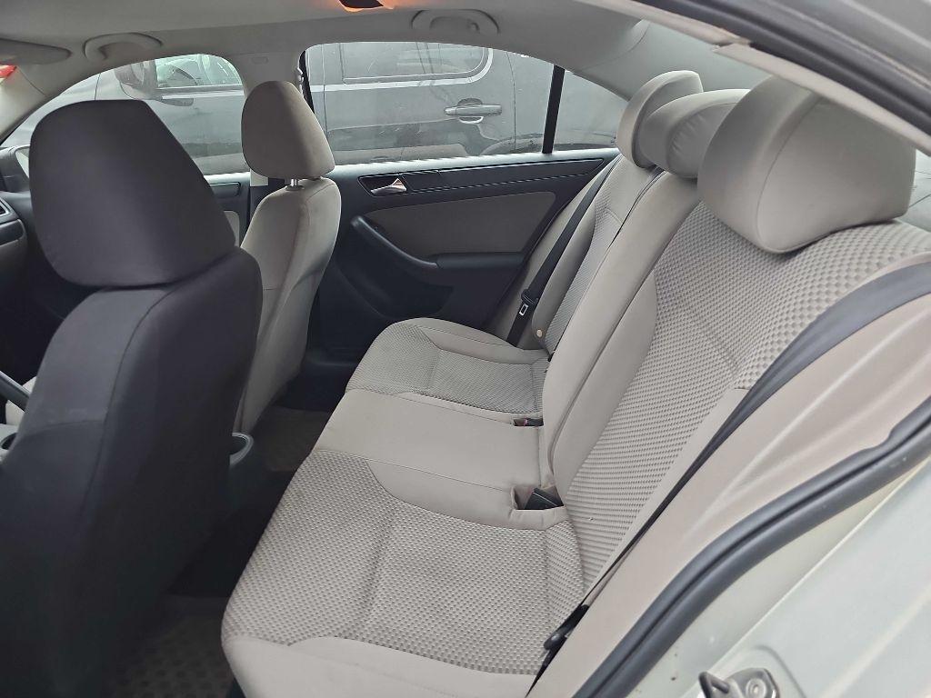 Volkswagen Jetta S 2011