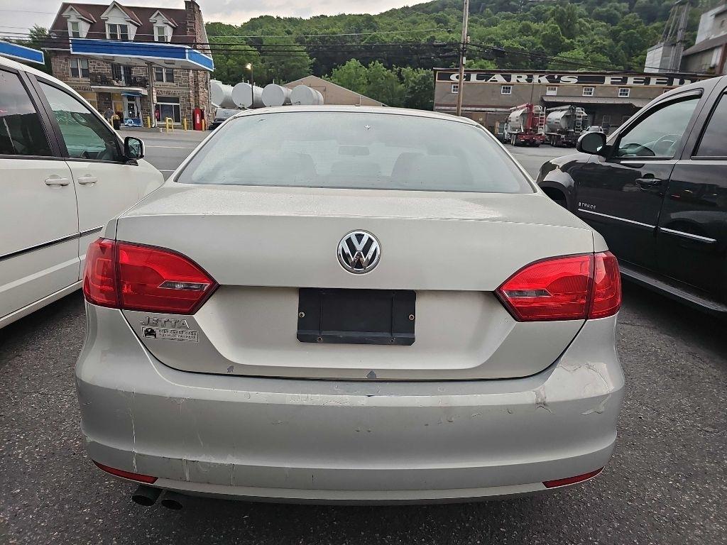 Volkswagen Jetta S 2011