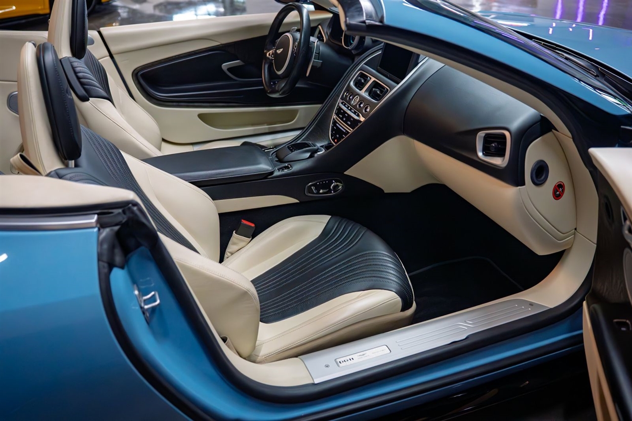 Aston Martin DB11 Volante 2019 Aston Martin DB11 Volante 2019