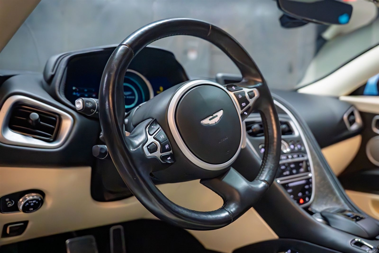 Aston Martin DB11 Volante 2019 Aston Martin DB11 Volante 2019