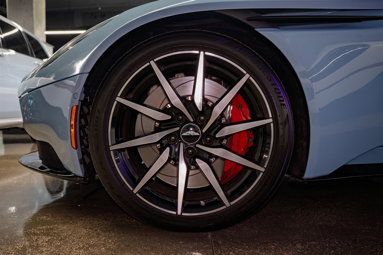 Aston Martin DB11 Volante 2019 Aston Martin DB11 Volante 2019