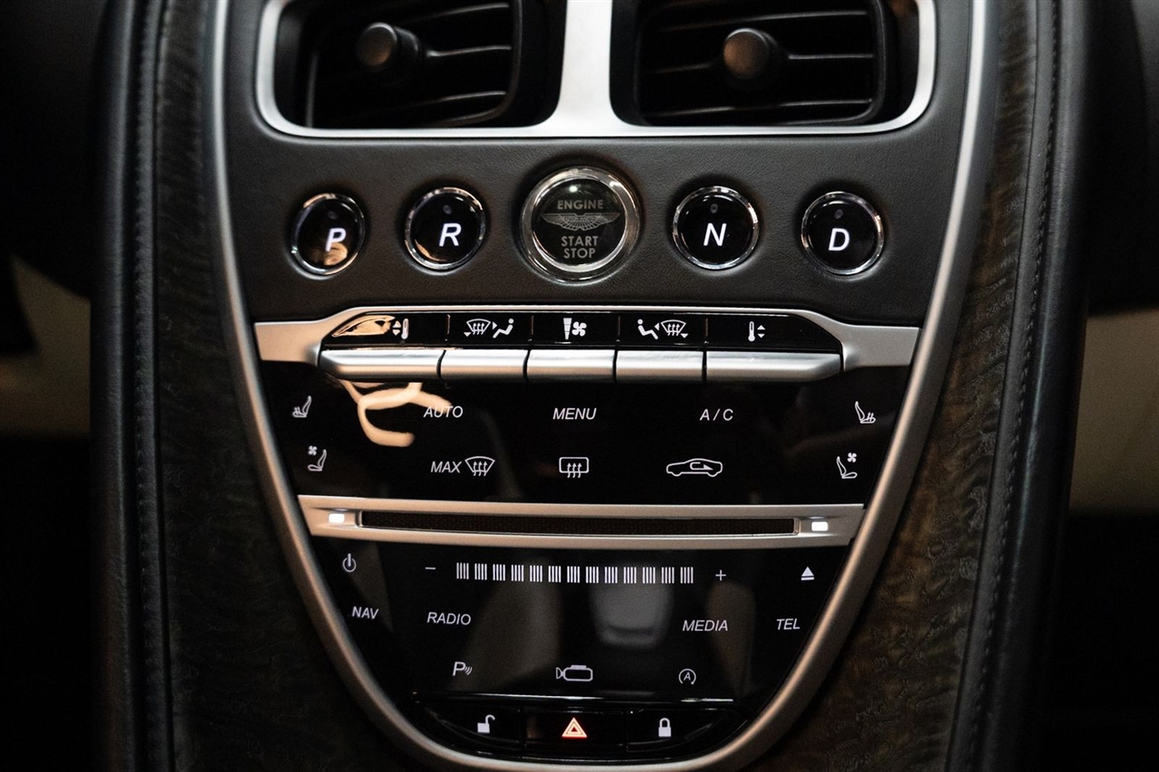 Aston Martin DB11 Volante 2019 Aston Martin DB11 Volante 2019