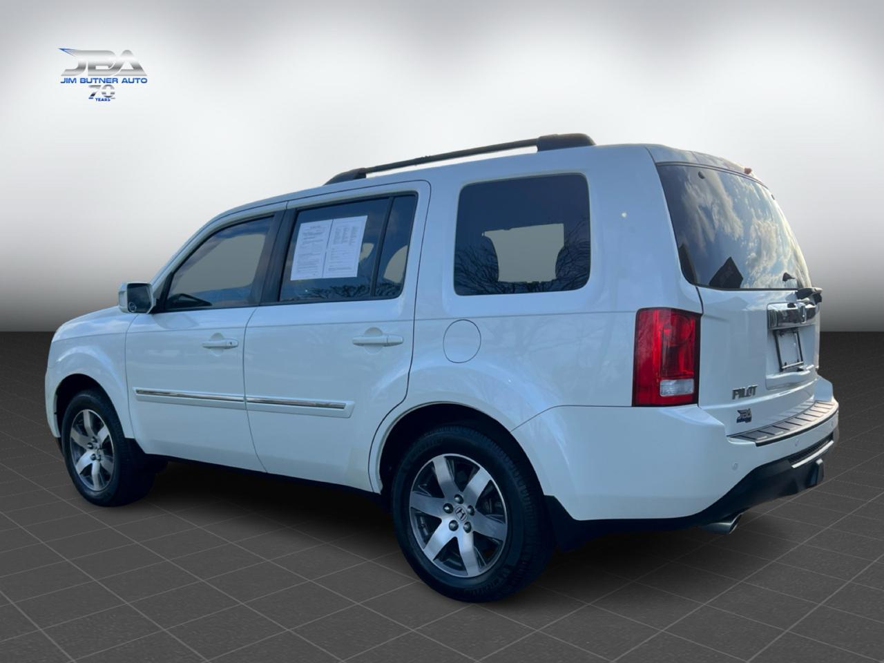 Honda Pilot Touring 2WD 5-Spd AT with DVD 2012