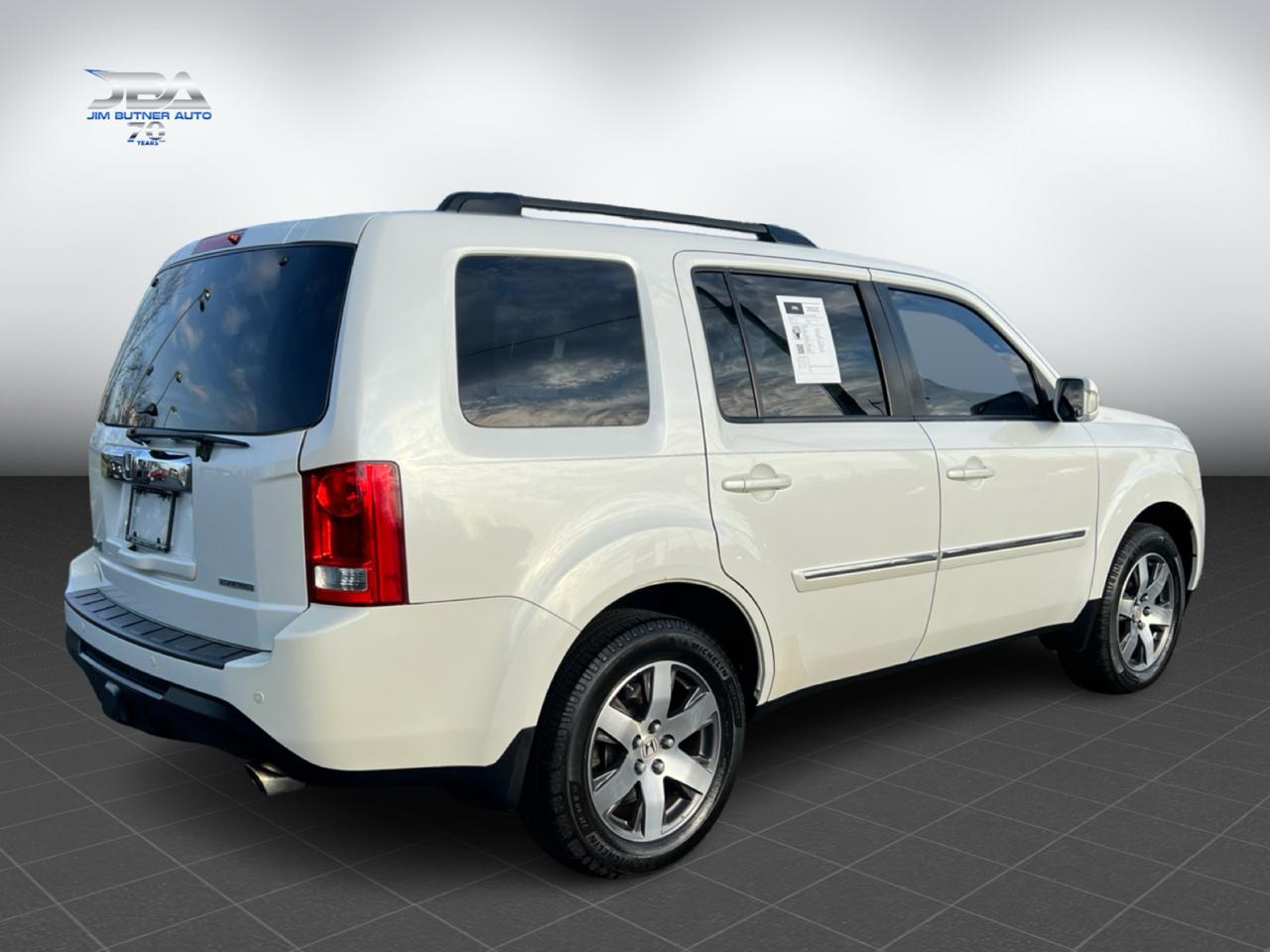 Honda Pilot Touring 2WD 5-Spd AT with DVD 2012