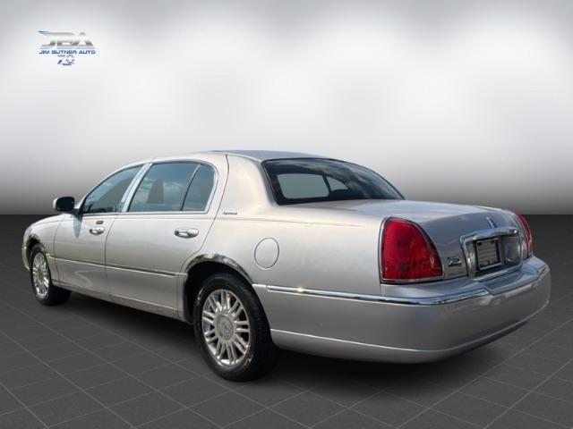 Lincoln Town Car Signature L 2011
