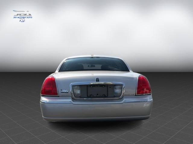 Lincoln Town Car Signature L 2011